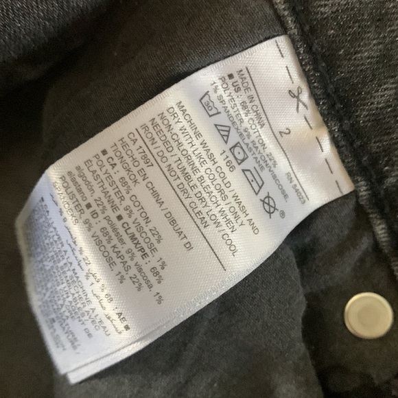 Old Navy Flare Ankle Jeans Size 2 black Wash cropped distressed - Picture 3 of 10